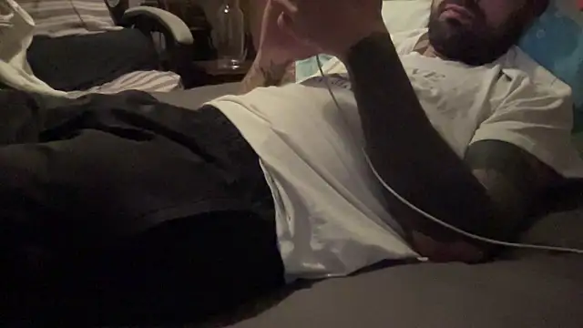 Snapshot of kameray12 chatting on December 3, 1:24 am kameray12 online show from December 3, 1:24 am