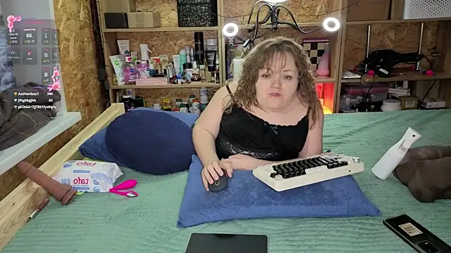 Snapshot of MiniNatalie chatting on December 21, 5:09 pm MiniNatalie online show from December 21, 5:09 pm