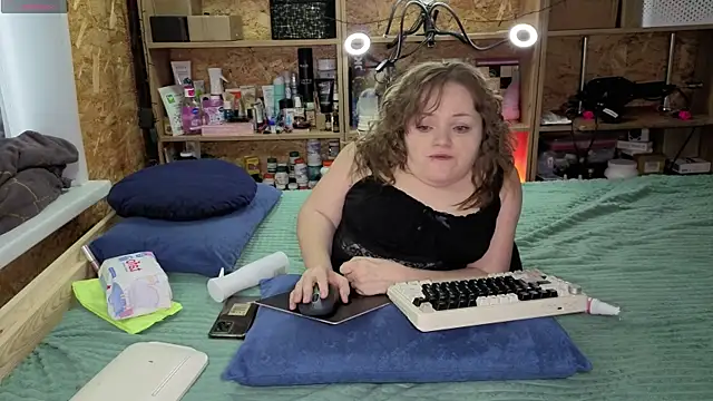 Snapshot of MiniNatalie chatting on December 22, 6:21 am MiniNatalie online show from December 22, 6:21 am