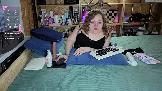 Snapshot of MiniNatalie chatting on January 6, 4:54 pm MiniNatalie online show from January 6, 4:54 pm