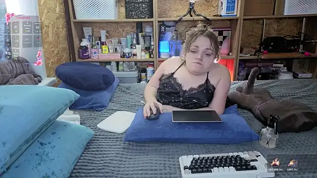 Snapshot of MiniNatalie chatting on February 24, 9:40 am MiniNatalie online show from February 24, 9:40 am