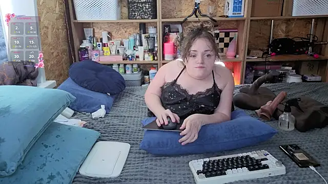 Snapshot of MiniNatalie chatting on February 25, 6:34 am MiniNatalie online show from February 25, 6:34 am