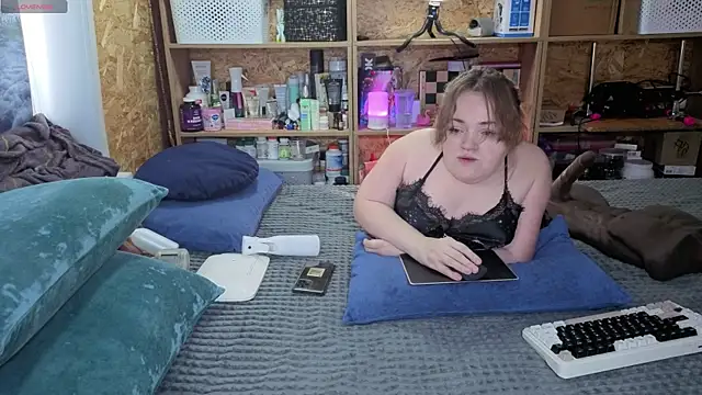 Snapshot of MiniNatalie chatting on March 4, 10:10 am MiniNatalie online show from March 4, 10:10 am