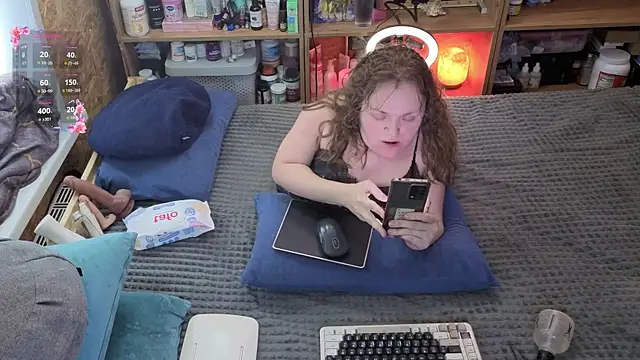 Snapshot of MiniNatalie chatting on March 30, 8:04 am MiniNatalie online show from March 30, 8:04 am