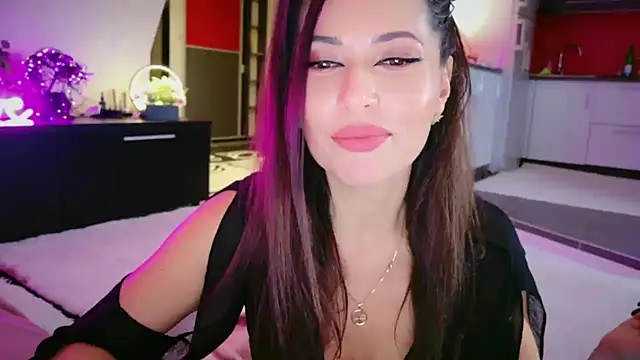 Snapshot of MissSmiley26 chatting on February 19, 10:17 pm MissSmiley26 online show from February 19, 10:17 pm