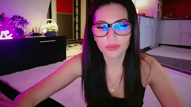 Snapshot of MissSmiley26 chatting on March 12, 9:21 pm MissSmiley26 online show from March 12, 9:21 pm