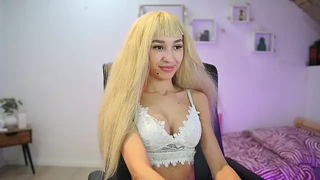 Snapshot of Amai__Liu chatting on December 1, 6:57 pm Amai Liu online show from December 1, 6:57 pm