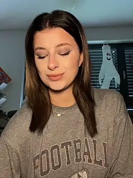 Mia-Minou online show from October 10, 9:41 am