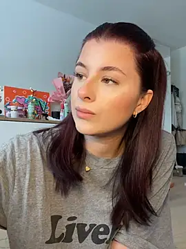 Mia-Minou online show from January 13, 1:05 pm