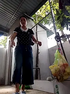 Aninyin22 online show from May 5, 1:57 am