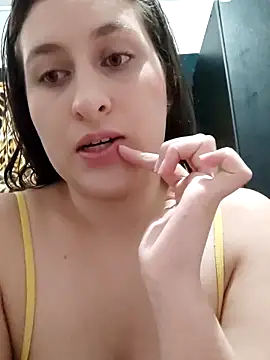 dulccemaria24 online show from March 15, 6:10 pm