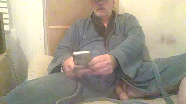 Snapshot of oldenglishguy chatting on November 27, 8:11 pm oldenglishguy online show from November 27, 8:11 pm
