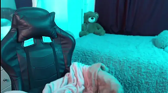 Snapshot of Beamber_ chatting on February 9, 1:00 am Beamber  online show from February 9, 1:00 am