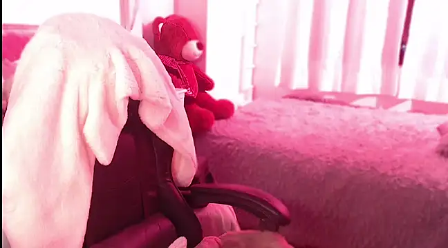 Snapshot of Beamber_ chatting on March 4, 4:17 am Beamber  online show from March 4, 4:17 am