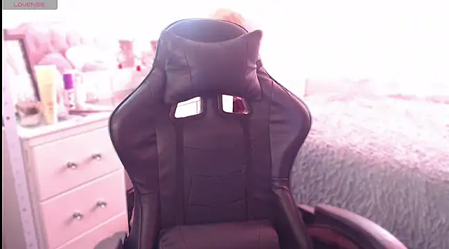 Snapshot of Beamber_ chatting on March 16, 1:49 pm Beamber  online show from March 16, 1:49 pm