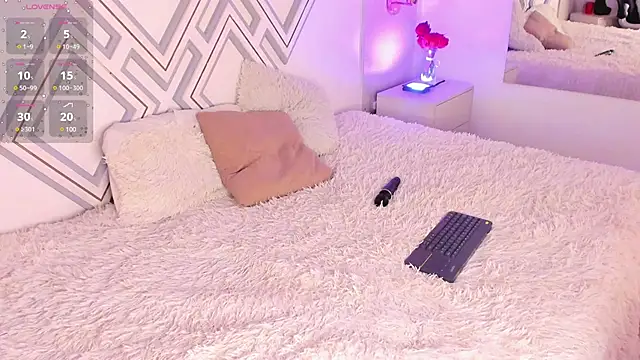  CurlyGirl  online show from March 10, 10:45 pm