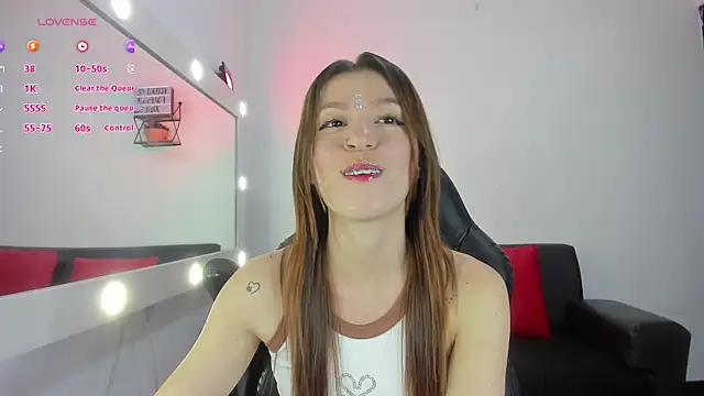 Snapshot of roxanne_jones1 chatting on November 8, 7:34 pm roxanne jones1 online show from November 8, 7:34 pm