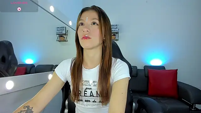 Snapshot of roxanne_jones1 chatting on November 28, 8:11 pm roxanne jones1 online show from November 28, 8:11 pm