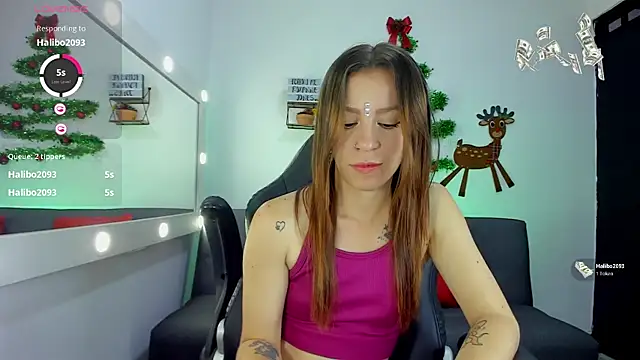 Snapshot of roxanne_jones1 chatting on December 15, 7:51 pm roxanne jones1 online show from December 15, 7:51 pm