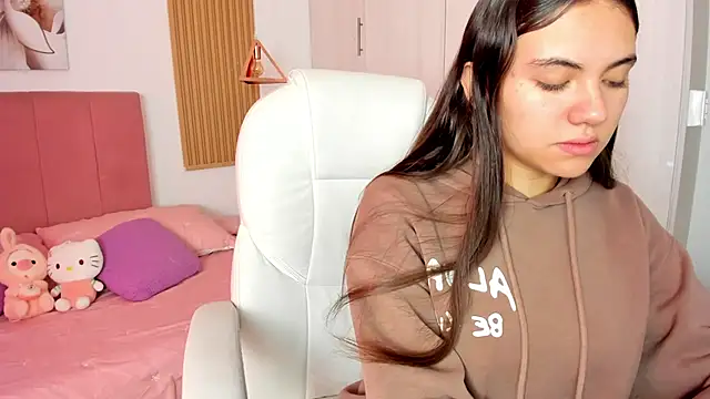 mia nevaeh online show from February 21, 9:00 pm