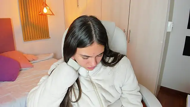 mia nevaeh online show from March 12, 12:20 am