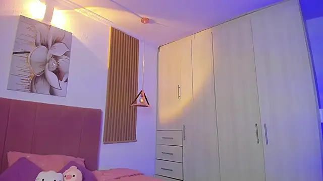 mia nevaeh online show from September 14, 9:03 pm