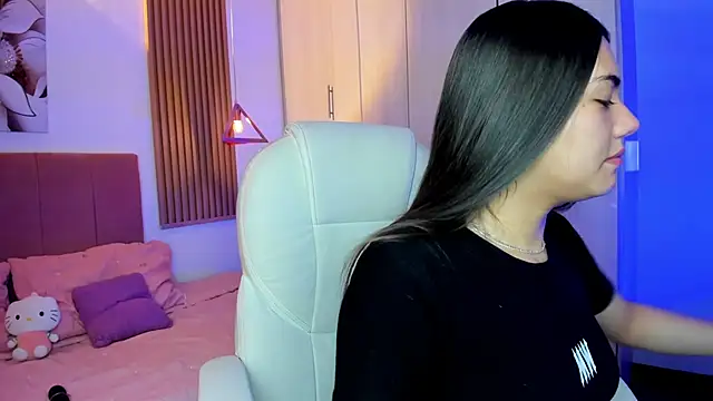 mia nevaeh online show from January 18, 5:06 pm