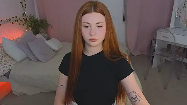 Snapshot of Freckle_Diyana chatting on April 22, 8:43 pm Freckle Diyana online show from April 22, 8:43 pm