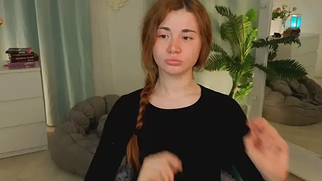 Snapshot of Freckle_Diyana chatting on June 1, 2:02 am Freckle Diyana online show from June 1, 2:02 am