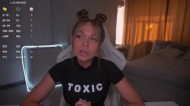 Snapshot of Evelinka chatting on October 7, 10:34 am Evelinka online show from October 7, 10:34 am