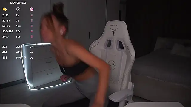 Snapshot of Evelinka chatting on October 8, 3:20 pm Evelinka online show from October 8, 3:20 pm