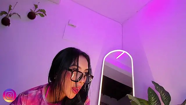tinymoon- online show from March 11, 3:05 am