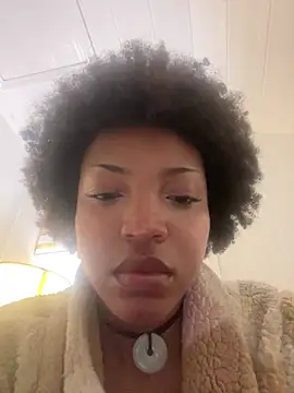 Snapshot of KimiAqua chatting on February 21, 12:39 pm KimiAqua online show from February 21, 12:39 pm