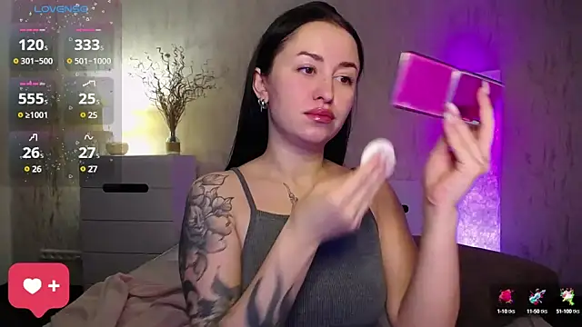Snapshot of VioletCatt chatting on December 13, 10:19 am VioletCatt online show from December 13, 10:19 am