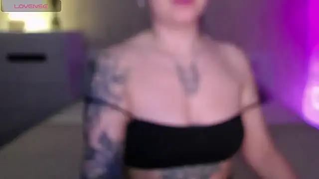 Snapshot of VioletCatt chatting on January 31, 6:46 am VioletCatt online show from January 31, 6:46 am