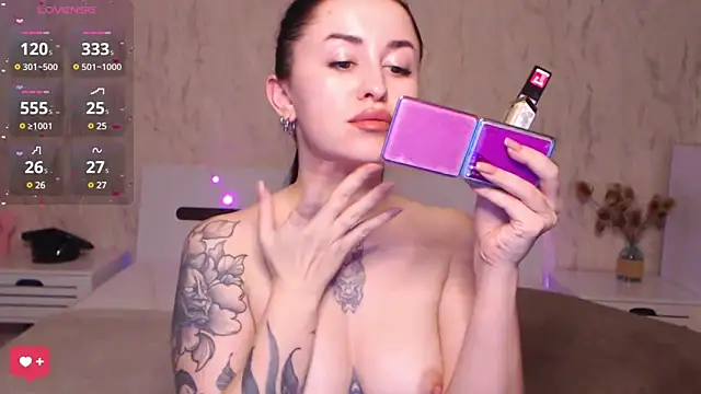 Snapshot of VioletCatt chatting on March 14, 12:51 pm VioletCatt online show from March 14, 12:51 pm