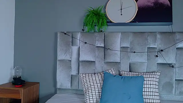 AmyPalmmer online show from January 7, 11:45 am