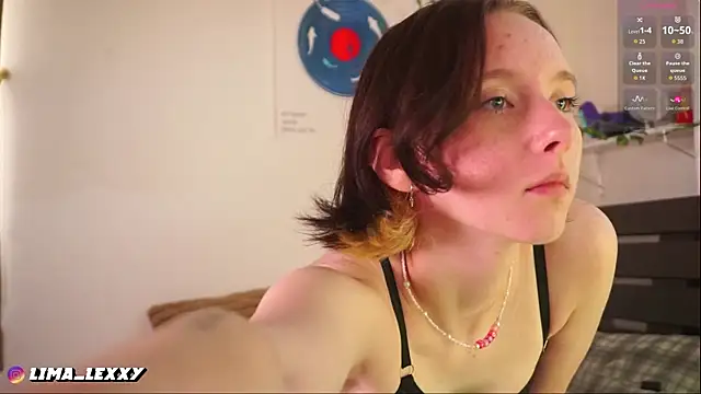 Snapshot of LimaLexxx chatting on April 11, 2:16 am LimaLexxx online show from April 11, 2:16 am