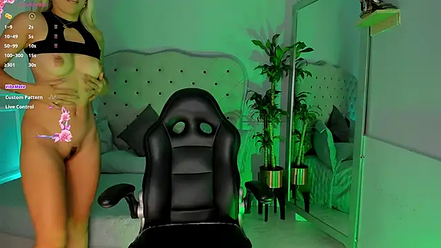 Snapshot of charlotte__grey chatting on January 31, 9:16 pm charlotte  grey online show from January 31, 9:16 pm