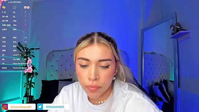 Snapshot of charlotte__grey chatting on March 5, 2:25 am charlotte  grey online show from March 5, 2:25 am