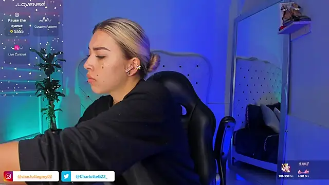 Snapshot of charlotte__grey chatting on March 13, 11:30 am charlotte  grey online show from March 13, 11:30 am