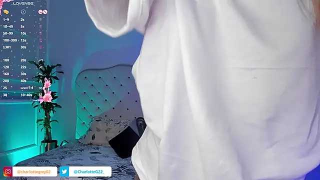 Snapshot of charlotte__grey chatting on March 17, 11:00 pm charlotte  grey online show from March 17, 11:00 pm