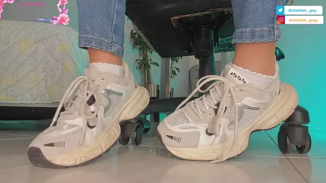 Snapshot of charlotte__grey chatting on October 25, 8:25 pm charlotte  grey online show from October 25, 8:25 pm