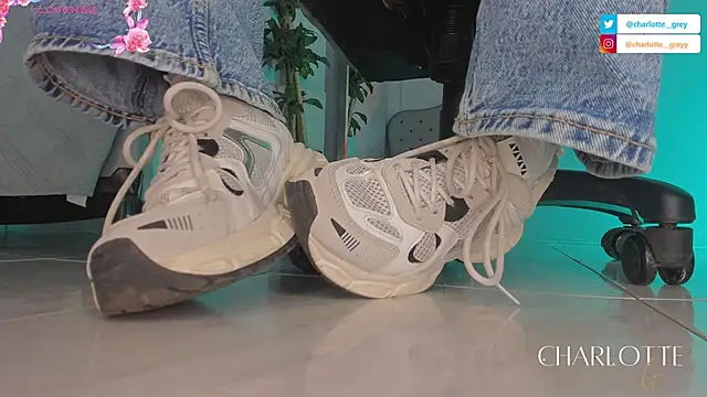 Snapshot of charlotte__grey chatting on October 29, 8:21 pm charlotte  grey online show from October 29, 8:21 pm