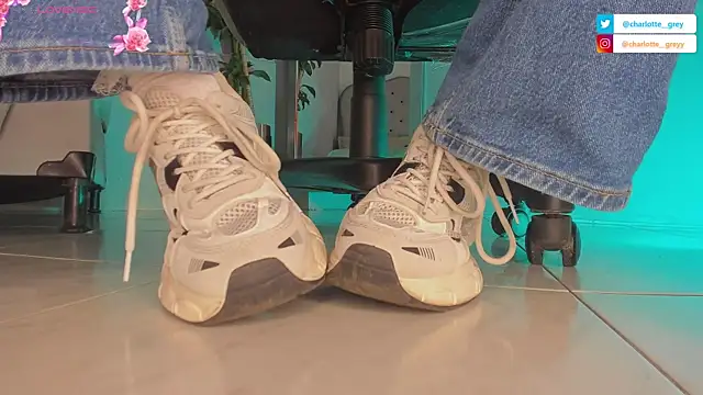 Snapshot of charlotte__grey chatting on October 31, 9:05 pm charlotte  grey online show from October 31, 9:05 pm