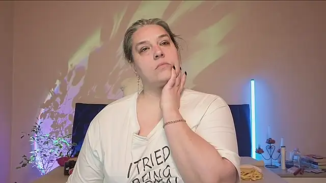Snapshot of Niter chatting on April 23, 8:11 pm Niter online show from April 23, 8:11 pm