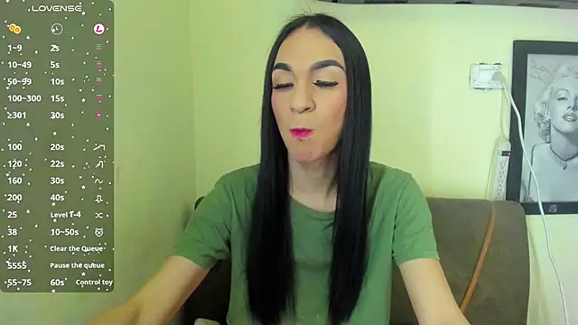 Mia thompson 19 online show from December 3, 10:40 pm