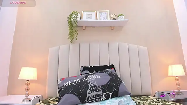 Mia thompson 19 online show from January 8, 7:05 pm