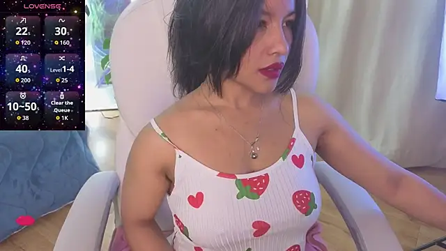 Snapshot of petite_molly_ chatting on November 8, 2:06 pm petite molly online show from November 8, 2:06 pm