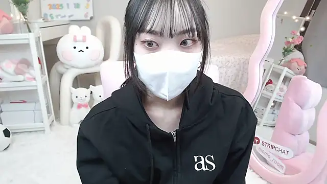 momo room online show from January 19, 9:01 am